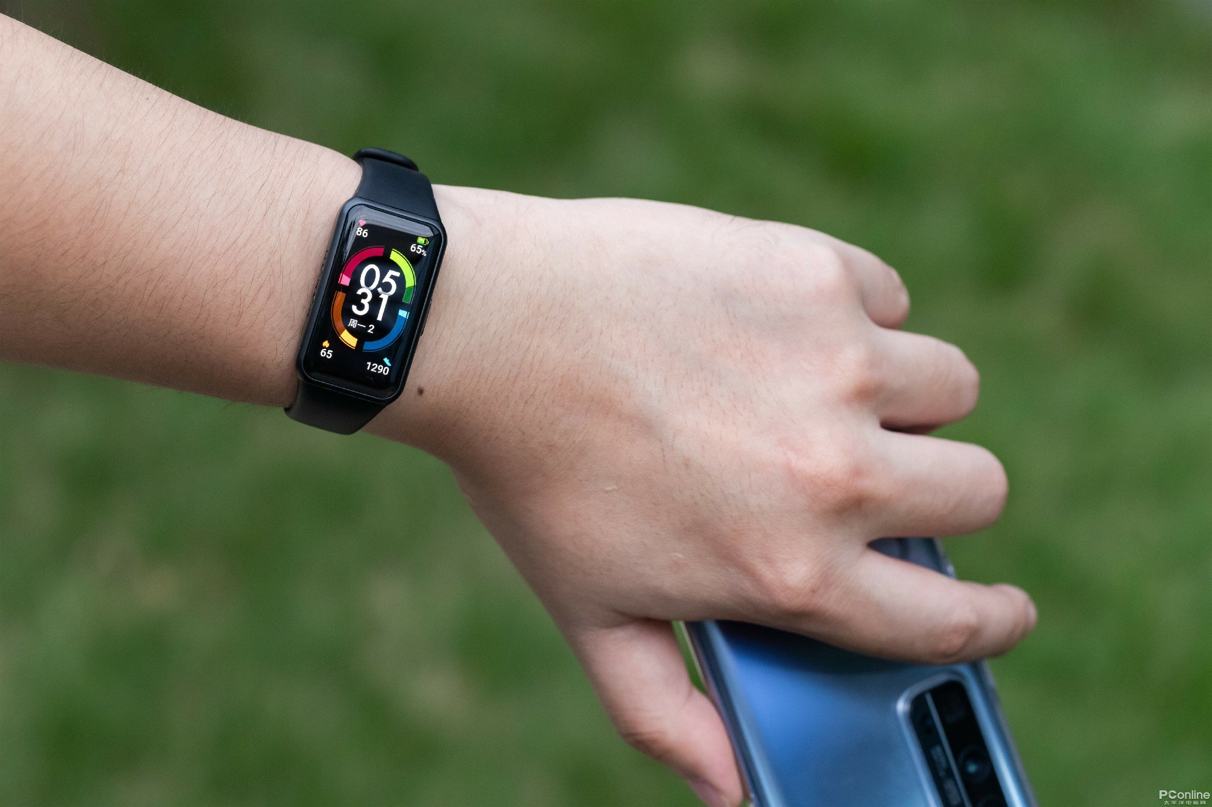 荣耀手环6图赏 全面屏带来全新视觉体验